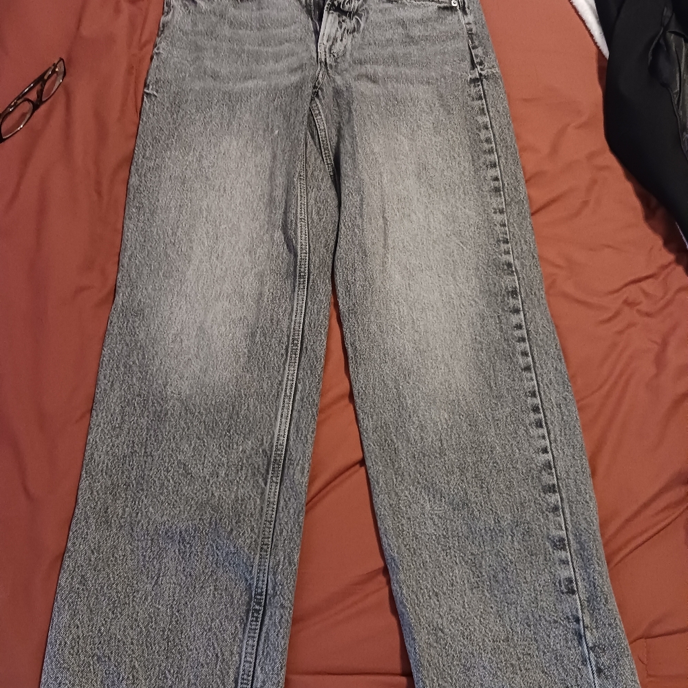 H&M grey, low waist, wide leg, baggy jean Size 4